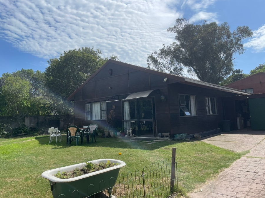 6 Bedroom Property for Sale in West Bank Eastern Cape